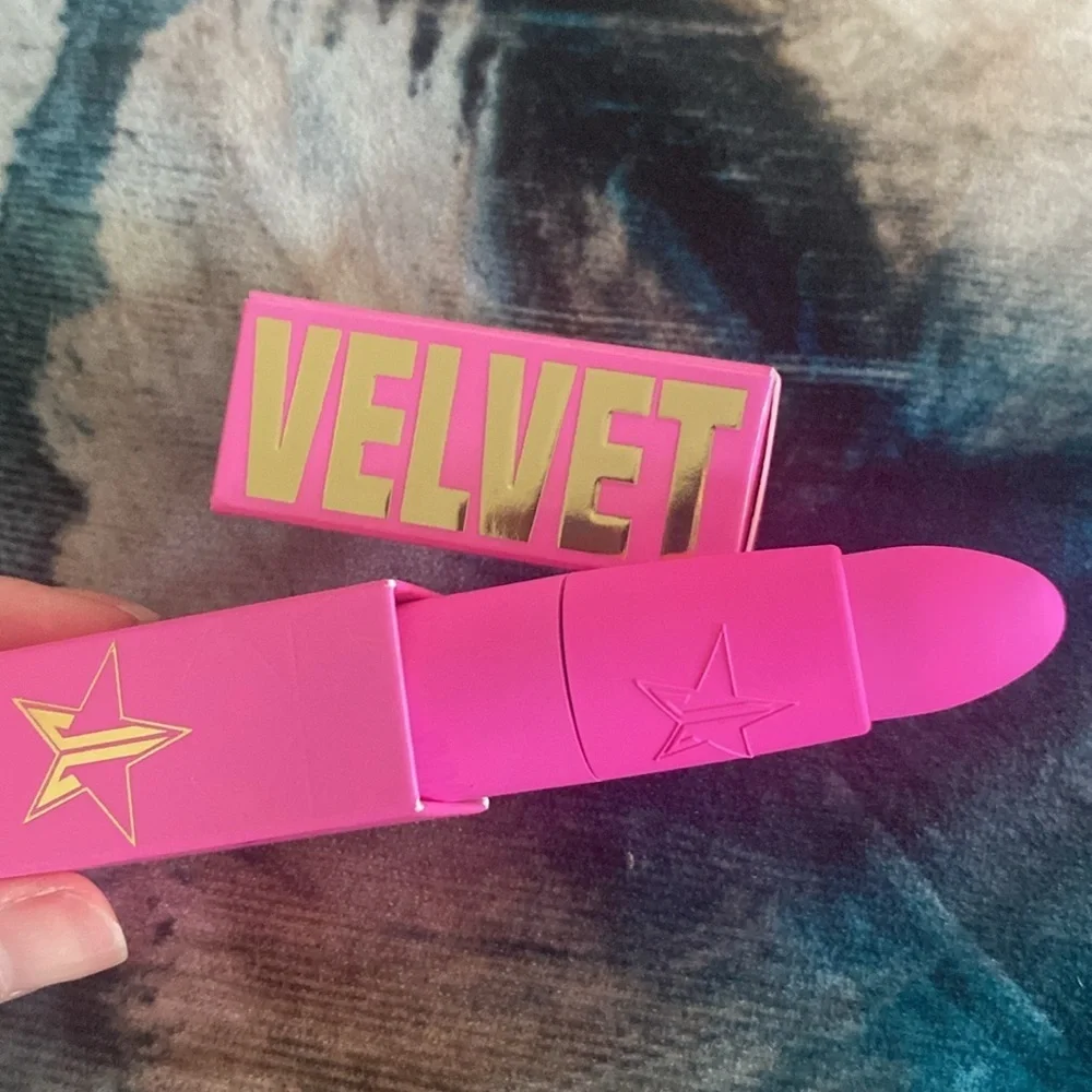 Jeffree star velvet trap lipstick holy fashion color